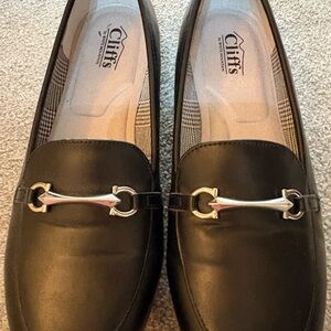 Cliffs - Women's Black Loafers